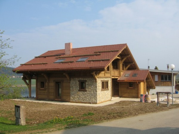 Maison mur bois massif à Malbuisson